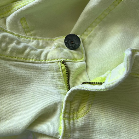 ⭐️Vanilla Star Neon Yellow Shorts⭐️ - Picture 3 of 4